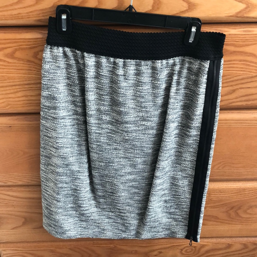 Cloth work skirt, zippers up both sides